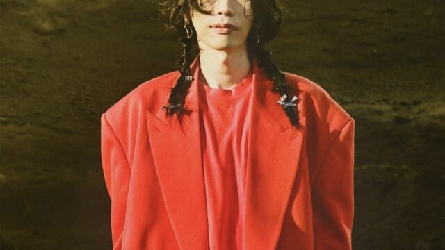 Kenshi Yonezu, who is Kenshi Yonezu, facts about Kenshi Yonezu, Kenshi Yonezu hairstyle, Kenshi Yonezu plastic surgery, Kenshi Yonezu surgery, Kenshi Yonezu center parted hairstyle